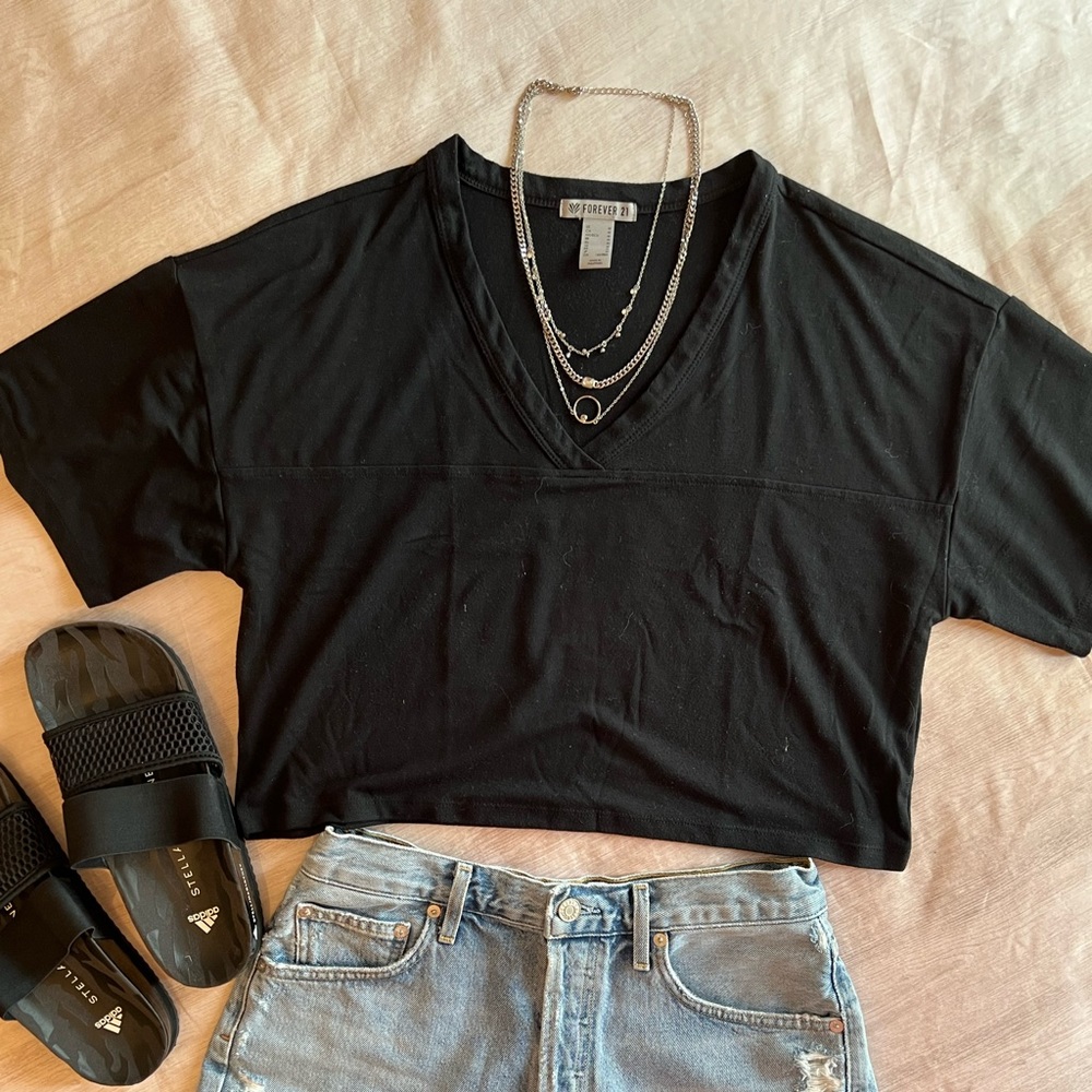 Boxy cropped V-neck